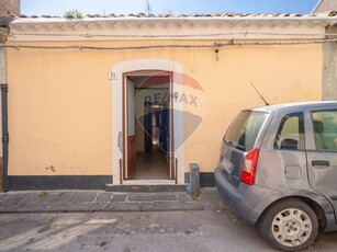 Casa Indipendente in Vendita a Catania, zona Borgo, 68'000€, 92 m²