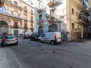 Casa Indipendente in Vendita a Catania, zona Centro Storico, 279'000€, 240 m², arredato
