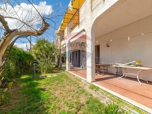 Casa Indipendente in Vendita a Catania, zona Vaccarizzo, 59'000€, 92 m²