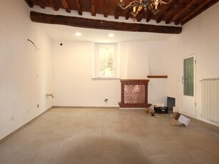 Casa Indipendente in Vendita a Lucca, zona Meati, 150'000€, 90 m²