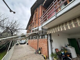 Casa Indipendente in Vendita a Massa, 650'000€, 220 m²