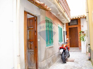 Casa Indipendente in Vendita a Messina, zona Giampilieri, 75'000€, 210 m²
