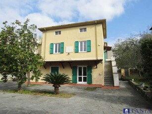 Casa Indipendente in Vendita ad Carrara - 350000 Euro