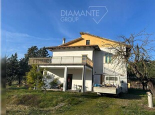 Casa Indipendente in Vendita ad Castiglione del Lago - 175000 Euro