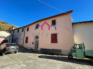 Casa Indipendente in Vendita ad Coreglia Antelminelli - 60000 Euro