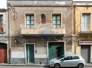 Casa Semi Indipendente in Vendita a Catania, zona San Giorgio, 65'000€, 74 m²