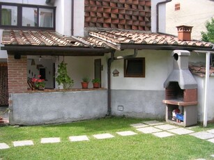 Casa Semi Indipendente in Vendita a Lucca, zona nozzano, 230'000€, 180 m²