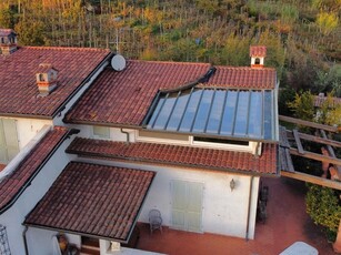 Casa Semi Indipendente in Vendita a Massa, zona Romagnano, 250'000€, 100 m²