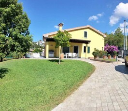 Casa Semi indipendente in Vendita ad Castelnuovo Magra - 680000 Euro