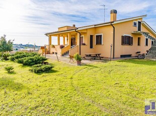 Cerveteri villa unifamiliare adiacente alle tombe etrusche