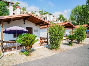 Confortevole casa a Paola con terrazza e giardino