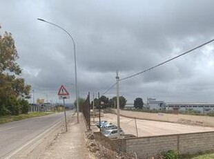 Fittasi piazzale uso deposito Statale 7