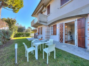 Grazioso appartamento al piano terra con WiFi, TV, aria condizionata e giardino vicino al Lago di Garda