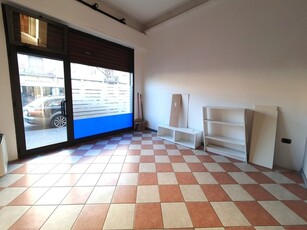Immobile commerciale in Affitto a Brescia, zona CITTA' - Zona Est, 520€, 50 m², con Box