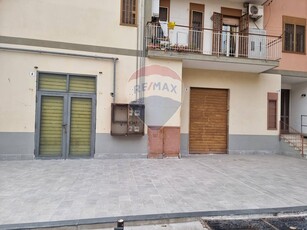Immobile commerciale in Affitto a Catania, zona Barriera, 500€, 50 m²
