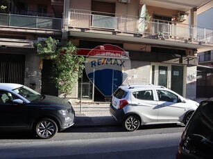 Immobile commerciale in Affitto a Catania, zona Gioieni, 1'500€, 170 m²