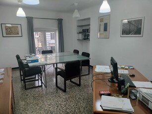 Immobile commerciale in Affitto a Genova, zona centro, 250€, arredato