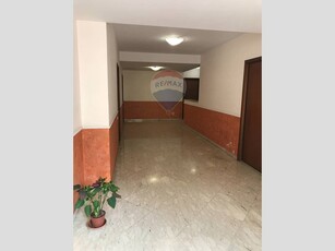 Immobile commerciale in Vendita a Catania, zona Via Leucatia - via del Bosco, 69'000€, 105 m²