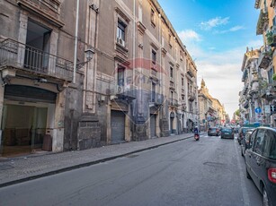 Immobile commerciale in Vendita a Catania, zona Zona centro, 420'000€, 407 m²