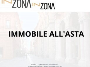 Immobile commerciale in Vendita a Teramo, zona Centro, 167'779€, 485 m²