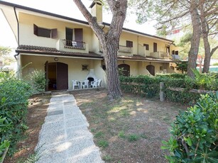 Incantevole villa a Porto Santa Margherita con giardino privato