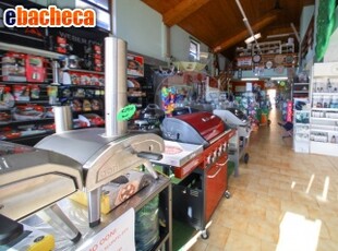 Locale Commerciale a..