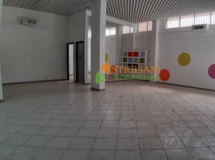 Locale Commerciale in Affitto ad Campobasso - 600 Euro