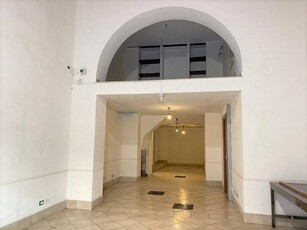 Magazzino in Affitto a Palermo, zona Cavour, 850€, 120 m²