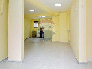 Negozio in Affitto a Catania, zona Viale Rapisardi, 900€, 100 m²