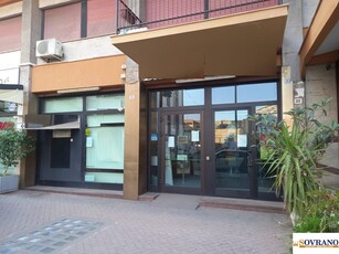 Negozio in Affitto a Palermo, 1'600€, 80 m²