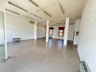 Negozio in Vendita a Piacenza, 75'000€, 84 m²