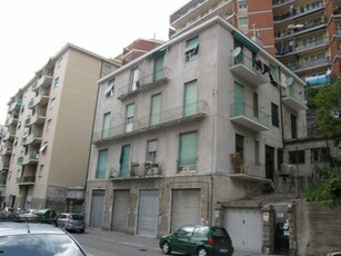 Quadrilocale in Affitto a Genova, zona Oregina, 520€, 45 m²