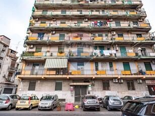 Quadrilocale in Vendita a Catania, zona Piazza Palestro, 100'000€, 100 m²