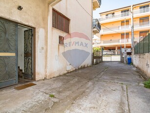 Quadrilocale in Vendita a Catania, zona San Giovanni Galermo, 140'000€, 136 m²