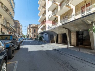 Quadrilocale in Vendita a Catania, zona Villa Bellini, 235'000€, 171 m²