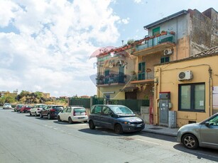 Quadrilocale in Vendita a Catania, zona Zona centro, 129'000€, 115 m²