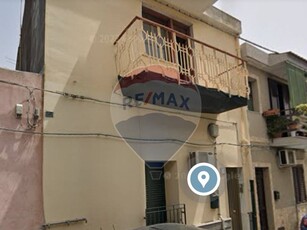 Quadrilocale in Vendita a Catania, zona Zona centro, 70'000€, 110 m²