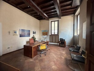 Quadrilocale in Vendita a Mantova, zona Centro storico, 320'000€, 175 m²