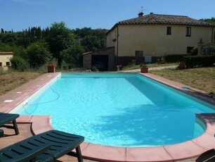 Sarteano: Splendido Casale con Piscina in Vendita