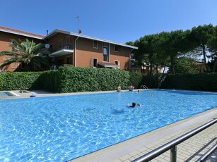 Spettacolare villa su due piani con giardino e piscina di Beahost Rentals