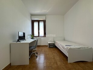 Stanza in Affitto a Latina, zona Tribunale, 300€, 15 m², arredato