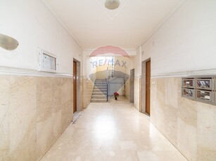 Trilocale in Vendita a Catania, zona Barriera, 125'000€, 100 m²