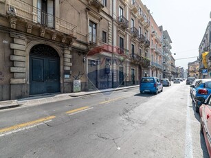 Trilocale in Vendita a Catania, zona Borgo, 99'000€, 70 m²