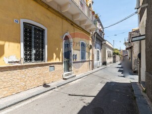 Trilocale in Vendita a Catania, zona Cibali, 37'000€, 64 m²