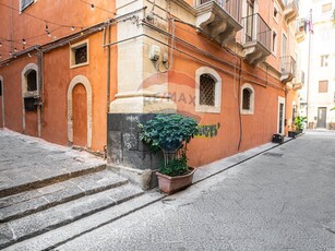 Trilocale in Vendita a Catania, zona Via Etnea - via Umberto, 185'000€, 120 m²