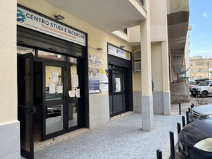 Ufficio in Vendita a Palermo, zona Montegrappa, 449'000€, 869 m²