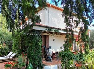 Una porzione di colonica con piscina e vista panoramica nella campagna di Castelnuovo...