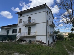 Vendita Casa indipendente / Villa 300 m² - 4 camere - Monte Urano