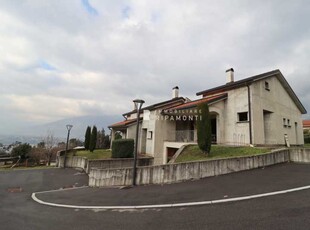 Villa a Schiera in Vendita a Oggiono - 235000 Euro
