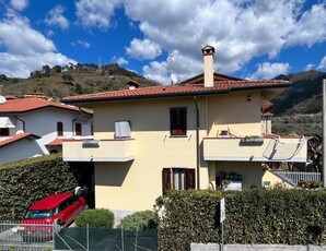 Villa bifamiliare in vendita a Montignoso